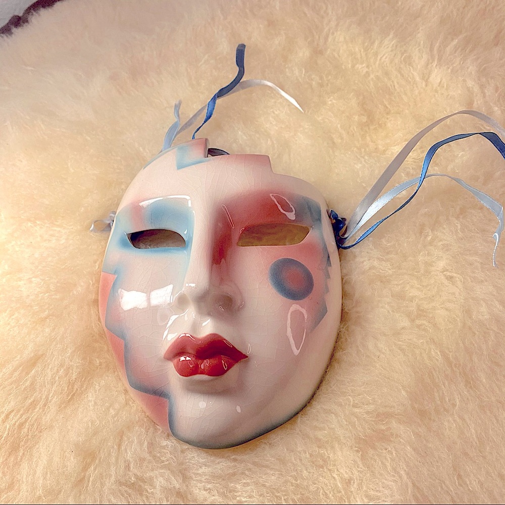Wall decor vintage face mask 😍